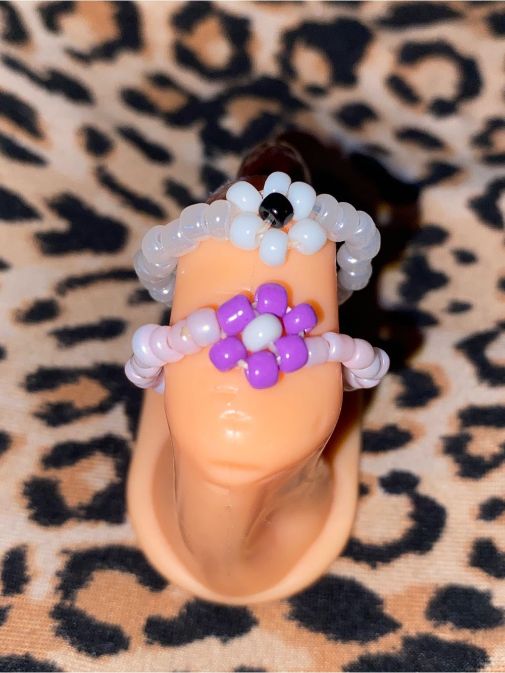 Multi-color beaded rings black/white purple/white orange/yellow pink/green
